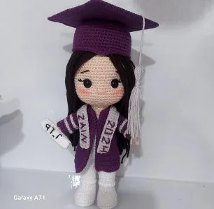 دمية تخرج